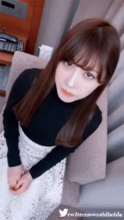 【年龄不大超嫩越南小妹】刚加入操粉穴，拿屌洞口磨蹭，摸着贫乳猛插，后入表情对着镜头，骑乘扭动细腰